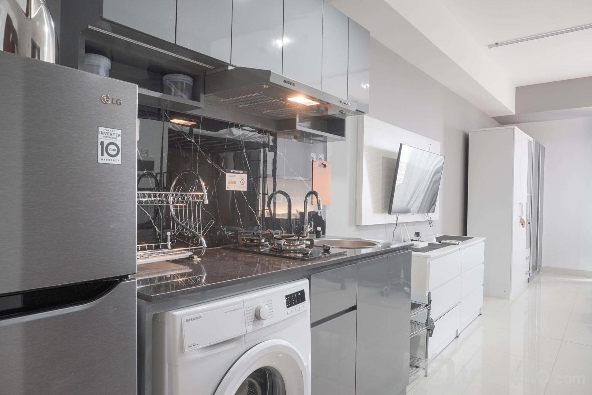 Comfort And Warm At West Vista By Travelio * Jakarta