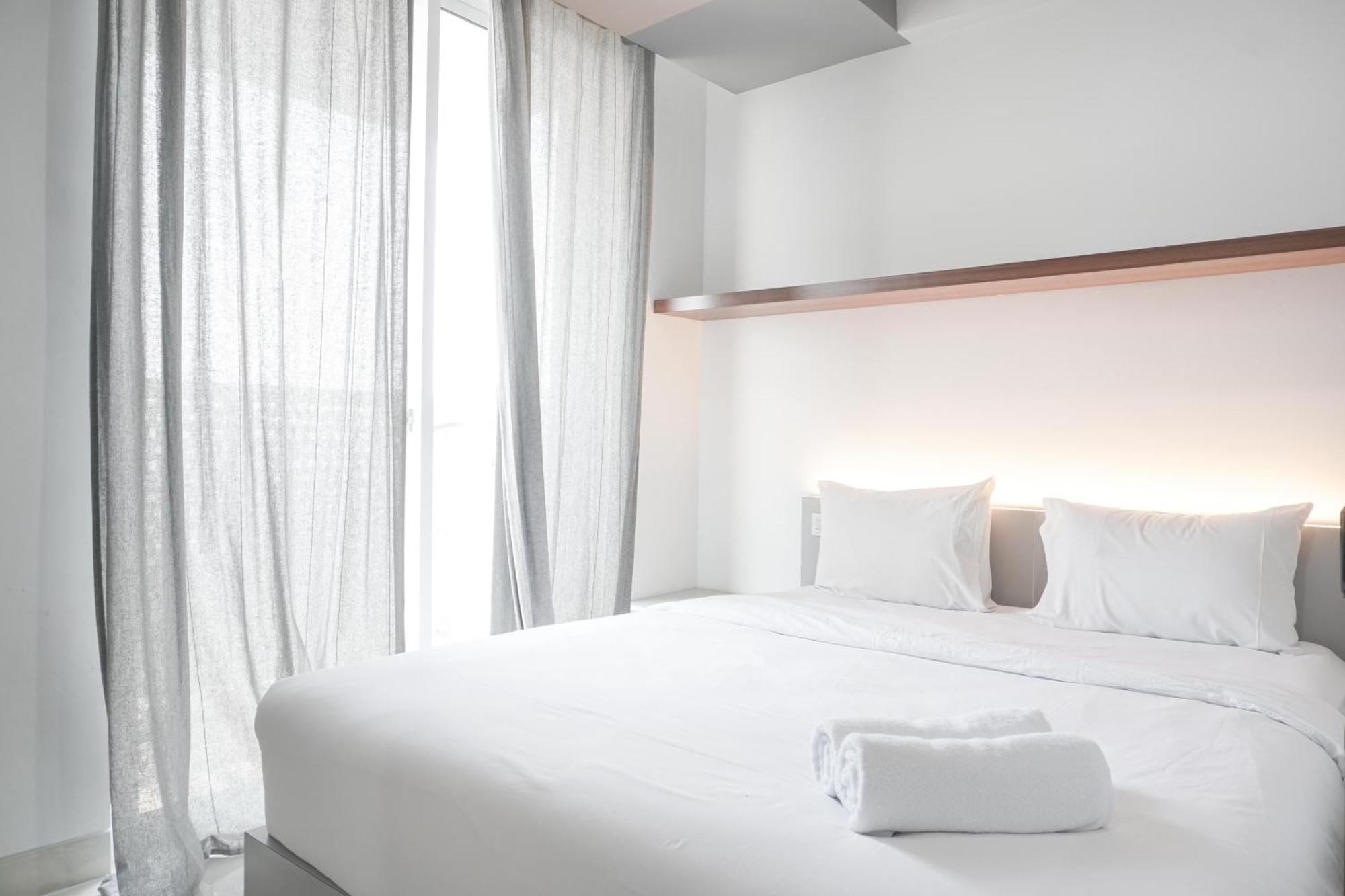 Comfort And Warm At West Vista By Travelio * Jakarta