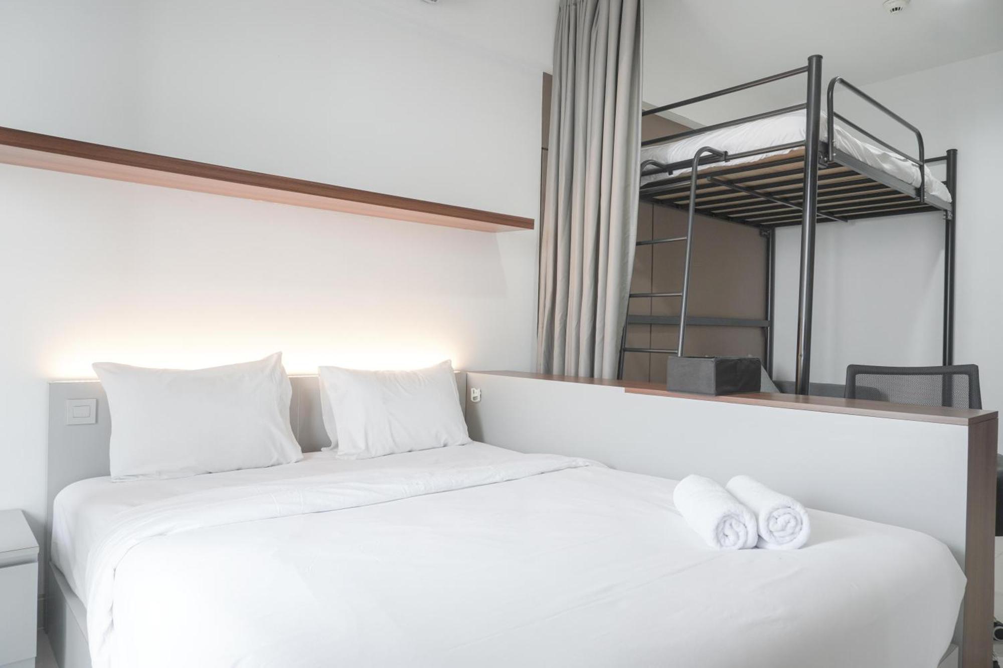 Comfort And Warm At West Vista By Travelio * Jakarta